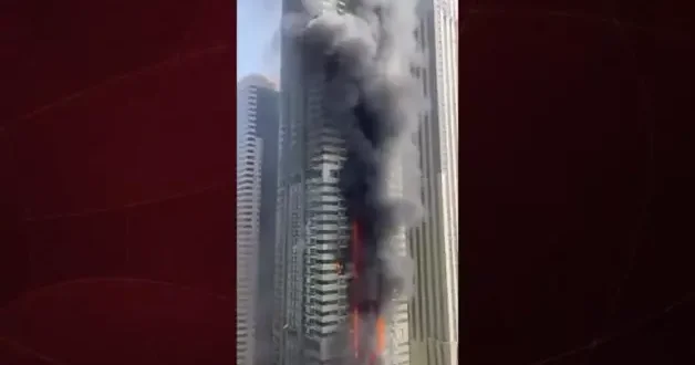 Dubai Marina da 67 katlı gökdelende yangın paniği: 4000 kişi tahliye edildi