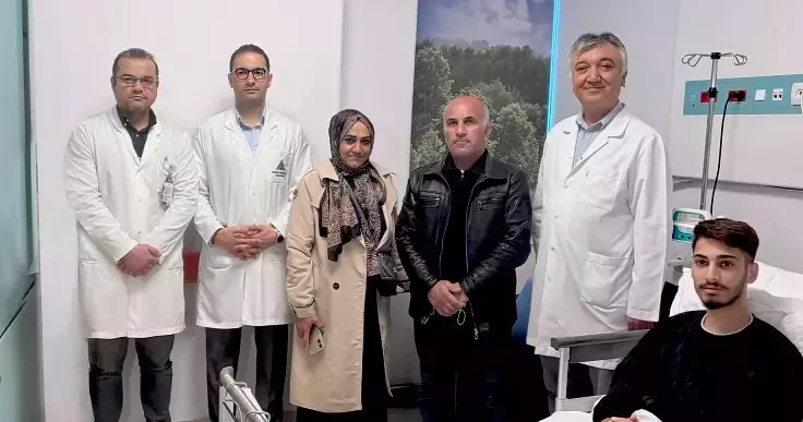4 ayda 45 kiloya düşen 19 yaşındaki Davut, babasının böbreğiyle hayata tutundu