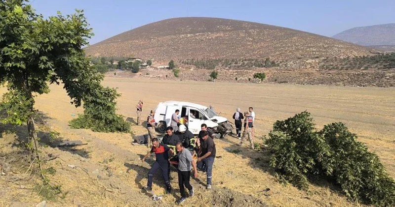 Tarlaya uçan kamyonetteki 2 kişi yaralandı