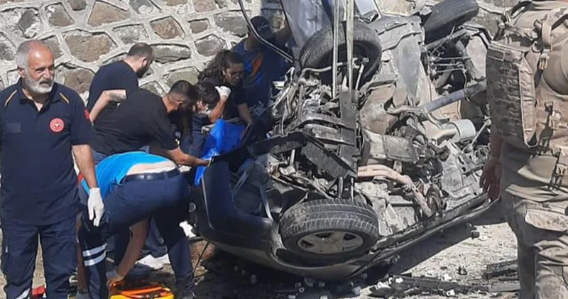 İki otomobil kafa kafaya çarpıştı: 2 si ağır 7 yaralı