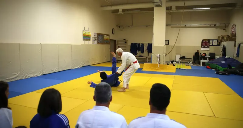 Kore Savaşı na giden babasından judoyu öğrendi, torunlarının antrenörü oldu