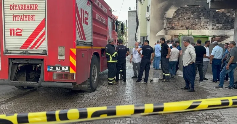 Diyarbakır da Yangın: 3 Kişi Dumandan Etkilendi