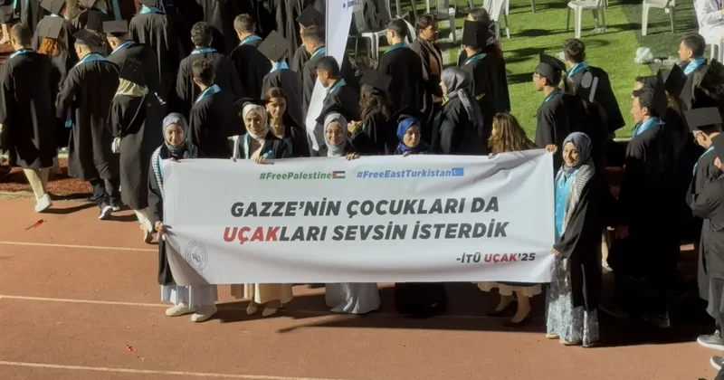 Üniversitelilerden en anlamlı pankart: İTÜ öğrencilerinden Gazze çocuklarına uçak mesajı