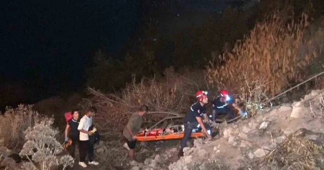 Antalya haberleri: Falezlerden yukarı çıkmak isterken yaralanan genç kızı itfaiye kurtardı Antalya Haberleri