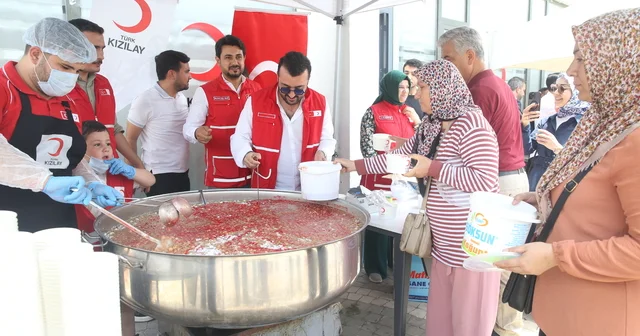 Türk Kızılay Kahramanmaraş ta aşure dağıttı Kahramanmaraş Haberleri