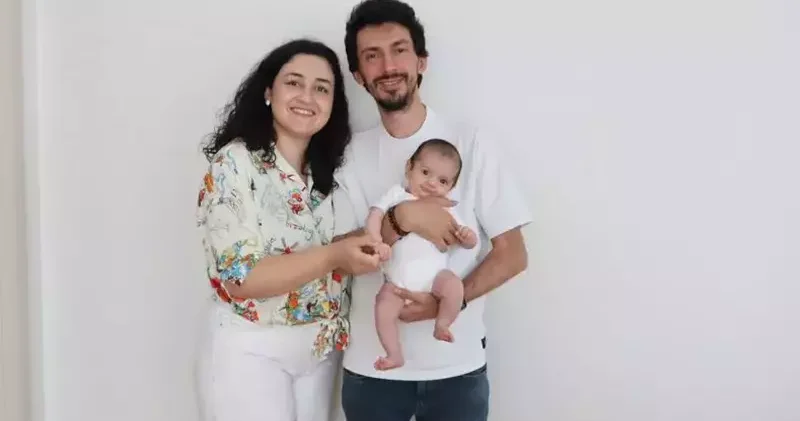 Yangında ölen anne ve bebeği, çatıya çıkmak isterken dumandan zehirlenmiş