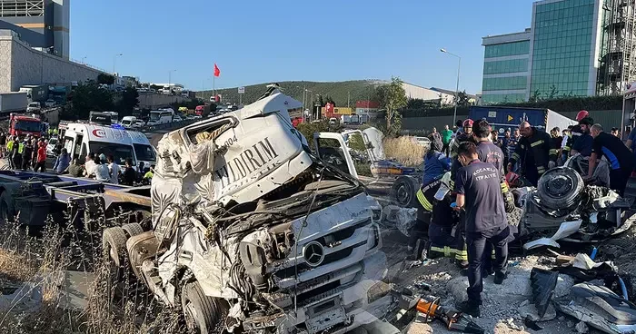 Kocaeli de can pazarı yaşandı! Korkunç kazada 5 kişi hayatını kaybetti
