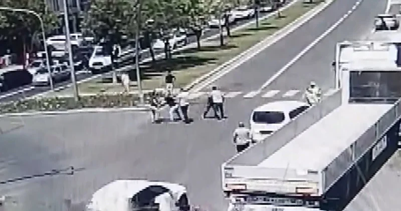 Trafikte ‘Niye yavaş gidiyorsun’ kavgası