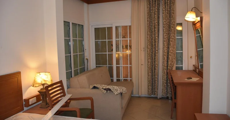 Marmaris te darbecilerin 15 Temmuz da zarar verdiği otel odasındaki izler muhafaza ediliyor