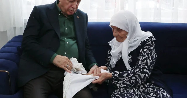 15 Temmuz’da üç evladını şehit vermişti: Muzaffer nine Filistin için biriktirdiği paraları Erdoğan’a emanet etti VİDEO İZLE