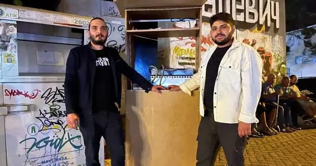Eskişehir haberleri İlginç girişim: Gardıroptan seyyar tezgah yapıp, satışa başladılar 14 Temmuz 2025