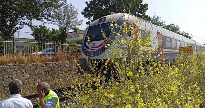Raylardan geçerken yolcu treni çarptı! Hayatını kaybetti Son Dakika Aydın Haberleri Son dakika haberleri
