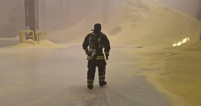 Şehri kimyasal dumanı kapladı! Gaz maskeleriyle müdahale ettiler... Kütahya da fabrikada yandın!