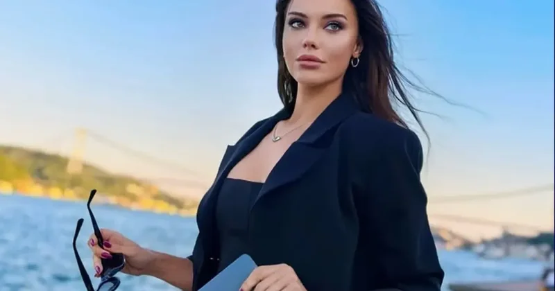 Tuvana Türkay dan İtalya sokaklarında cesur kombin