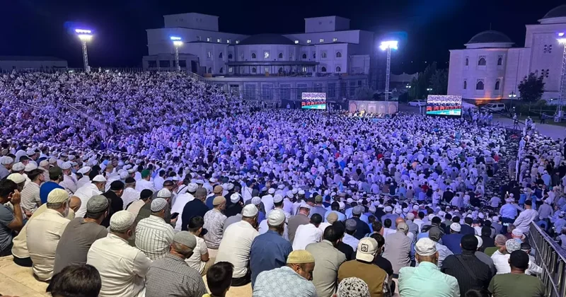 Menzil de on binlerin katılımıyla Seyyid Abdülbaki Elhüseyni için Mevlid i Şerif Programı