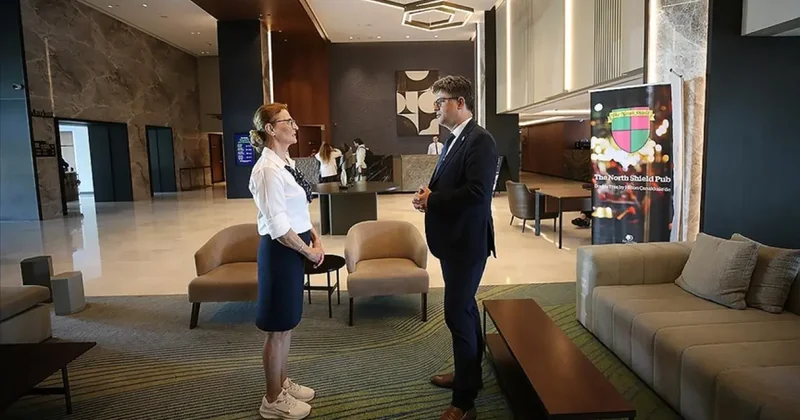 67 yaşında 5 yıldızlı otelde üniversiteli stajyer oldu