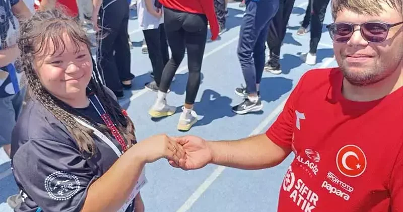 Down sendromlu milli sporcu Ramazan dan down sendromlu Nisa ya evlilik teklifi