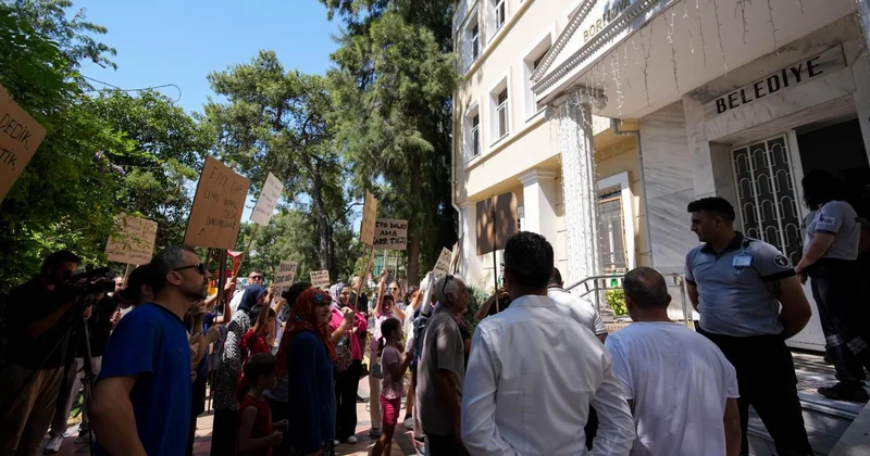 İzmir de 20 gündür suları kesik olan mahalle sakinlerinden belediyeye tepki