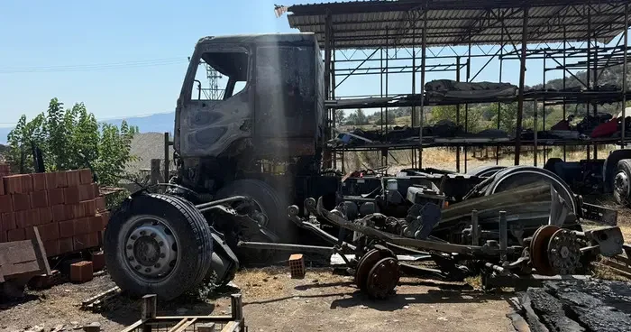 Çorum’da trafo patladı: Oto geri dönüşüm atölyesi ve arı kovanları yandı