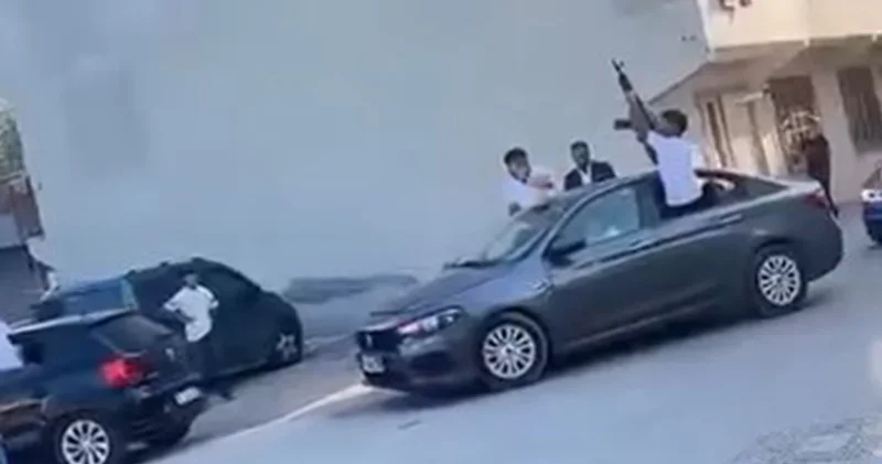 Düğünde uzun namlulu silahlarla tehlikeli kutlama