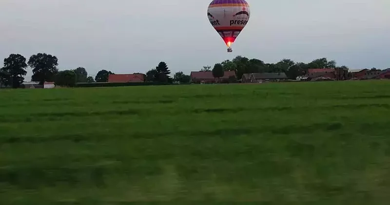 Hollanda da sıcak hava balonu düştü: 1 ölü