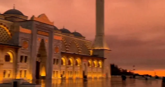 Çamlıca Camii’nde gün batımı manzarası büyüledi VİDEO İZLE
