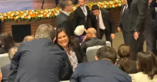 CHP den istifa eden Özlem Çerçioğlu AK Parti binasında Politika Haberleri