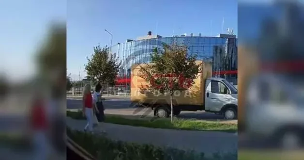 Bir anda ortaya çıktı! Savaşta şoke eden görüntüler! Stadyuma Kamikaze İHA düştü