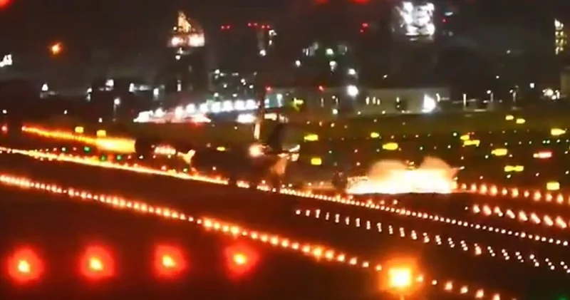 Şiddetli rüzgarın uçağı yan yatırdığı anlar kamerada