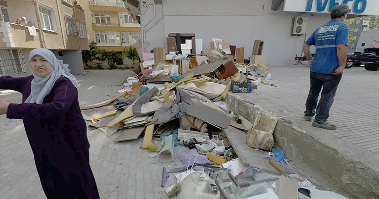 Ev sahibi kiracısına, mahalleli de ev sahibine isyan etti! Almanya da böyle mi?