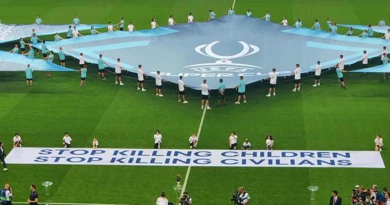 UEFA dan Süper Kupa finalinde pankart: Çocukları ve sivilleri öldürmeyi durdurun! Futbol Haberleri
