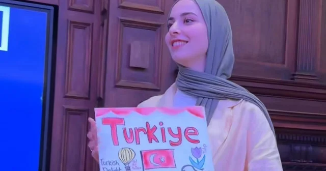 Oxford Üniversitesi nde Türkiye yi anlatan Zeynep öğretmen dinleyiciler tarafından büyük ilgi gördü VİDEO İZLE