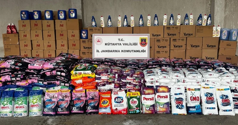 Evinden tonlarca sahte deterjan çıktı