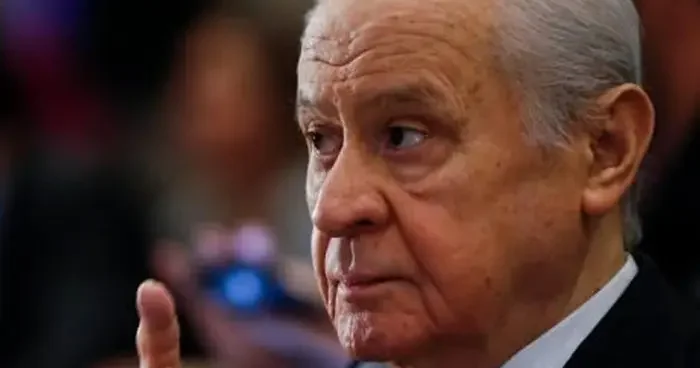 Bahçeli den AK Parti nin 24 üncü kuruluş yıl dönümüne özel çiçek!
