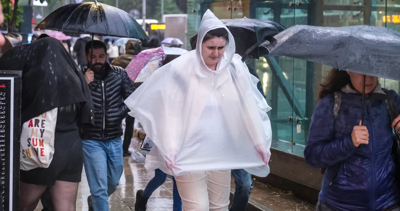 Meteoroloji den İstanbul dahil 13 il için alarm! Sağanak ve fırtına geliyor