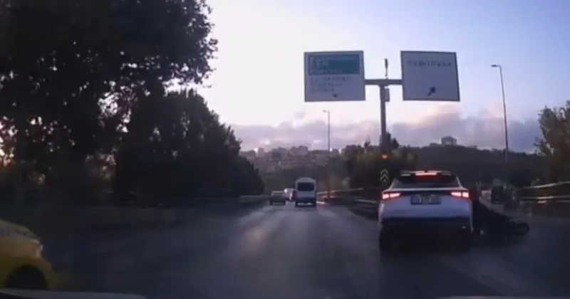 İstanbul da dehşet veren kaza! Cip motosiklete böyle çarptı