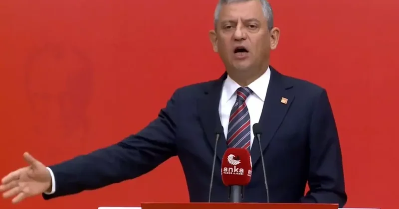 Kuruluş yıldönümü hediyen geliyor diyen Özgür Özel in merakla beklenen konuşması başladı