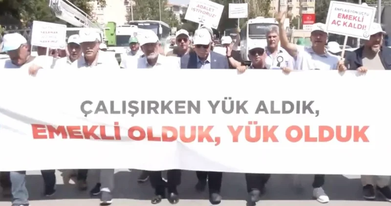 Emekli Memur Sen üyelerinden, hükümetin zam teklifine protesto: Hakkımızın gözetilmediği bu teklife hayır diyoruz!