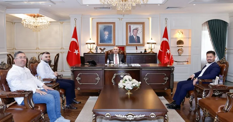 Vatandaşa böceklenmiş çerez satan kuruyemişçi Vali makamında poz verdi Sözcü Gazetesi
