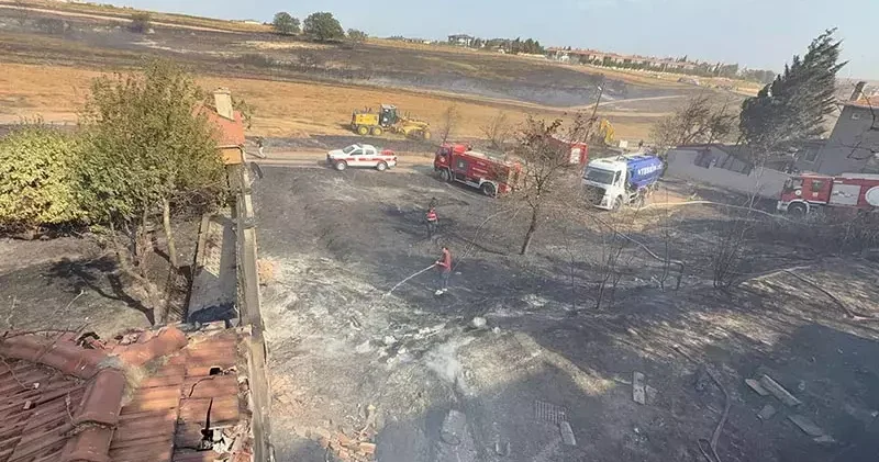 Tekirdağ da ot yangınında alevler evlere sıçradı