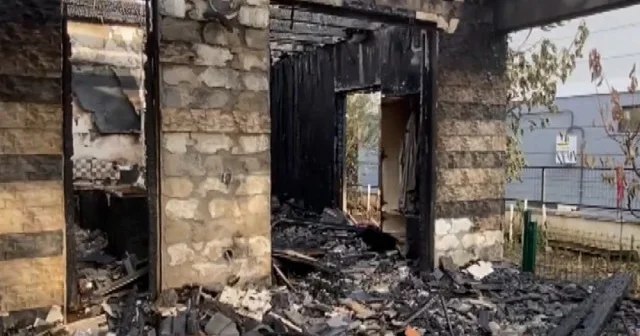 Tekirdağ da otlukta çıkan yangın yerleşim yerlerine sıçradı: Binalar büyük hasar gördü VİDEO İZLE