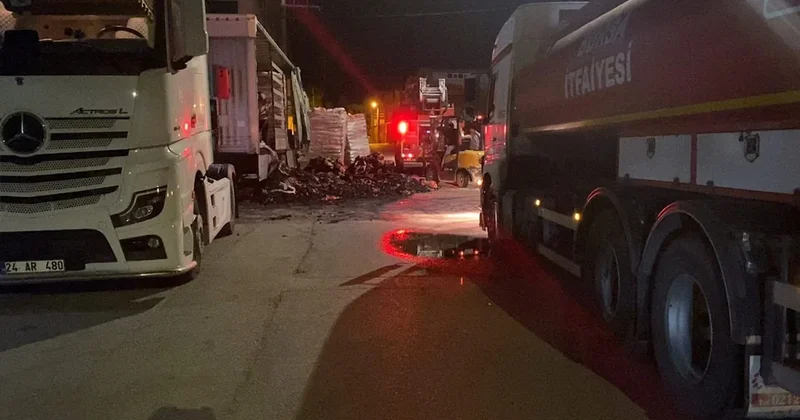 Bursa da mangal kömürü yüklü TIR da yangın Sözcü Gazetesi