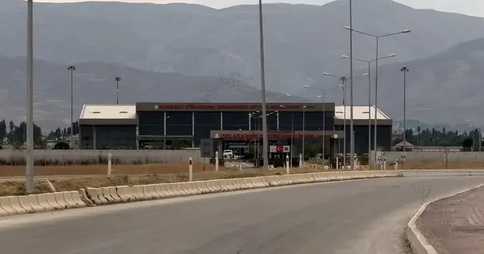 Hakkarililer havalimanına ek sefer istedi