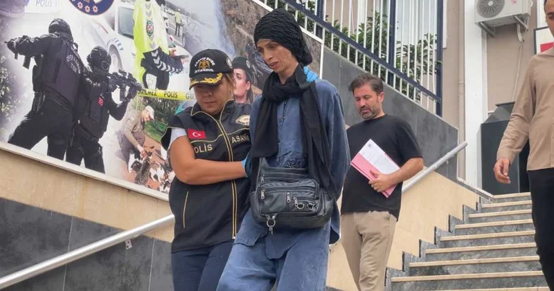 Fatih’te turistin cüzdanını çaldı: 42 suç kaydı ortaya çıktı