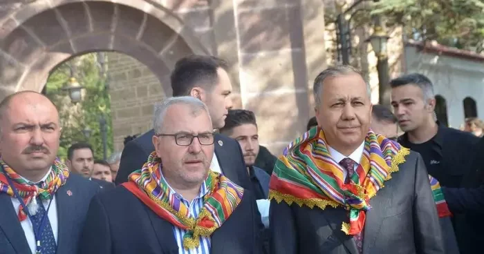 Bakan Yerlikaya, Ertuğrulgazi Türbesi’nde dua etti