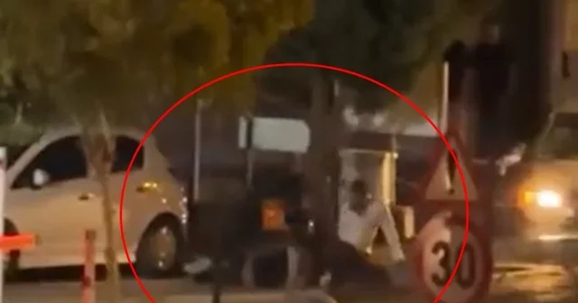 Kavga ettikleri kişiyi dakikalarca darbettiler; o anlar kamerada Bursa Haberleri
