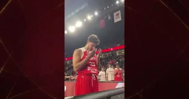 Milli basketbolcularımızın müsabakalar öncesindeki dua ettiği anlar herkesi duygulandırdı