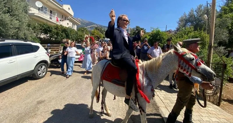 Alman damat, gelini at üzerinde aldı