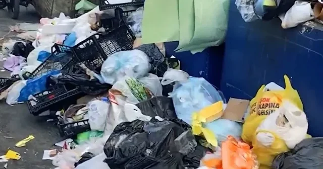 İzmir deki çöp krizi vatandaşın kamerasına yansıdı: CHP li Buca Belediyesi ne tepki yağdı VİDEO İZLE