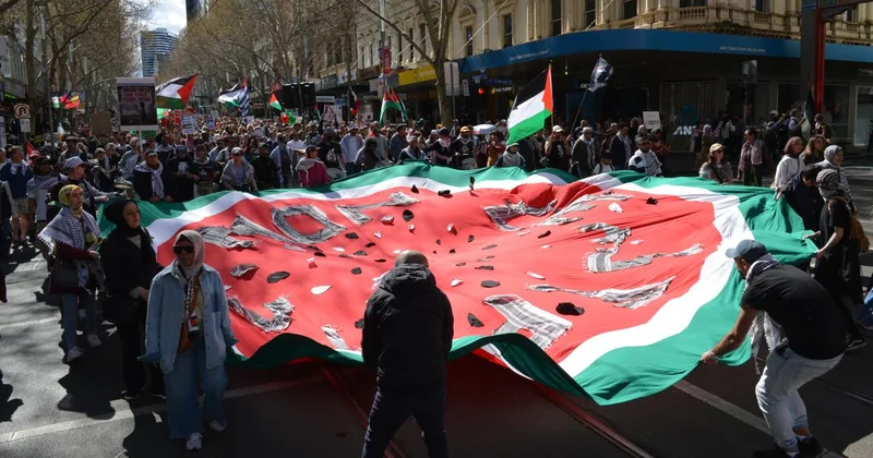 Avustralyalılar, katil İsrail in Gazze ye saldırılarını 100 haftadır protesto ediyor